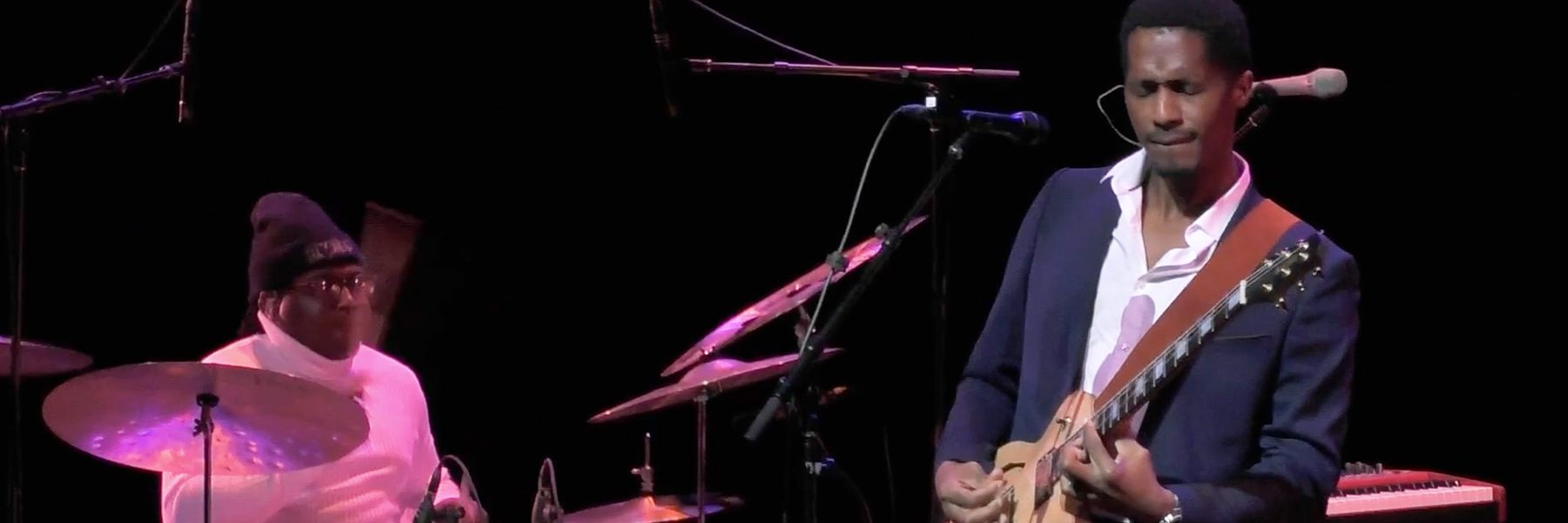 Picture of Ron Artis II playing guitar