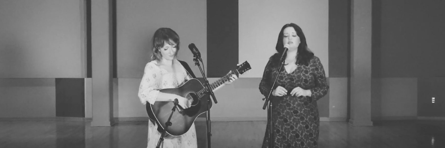 Emily Scott Robinson & Alexa Rose perform Old Gods