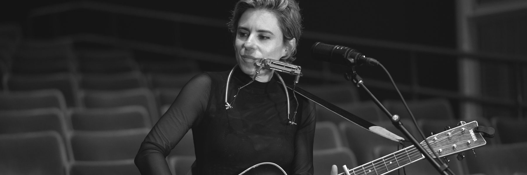 Leslie Mendelson performs The Good Life